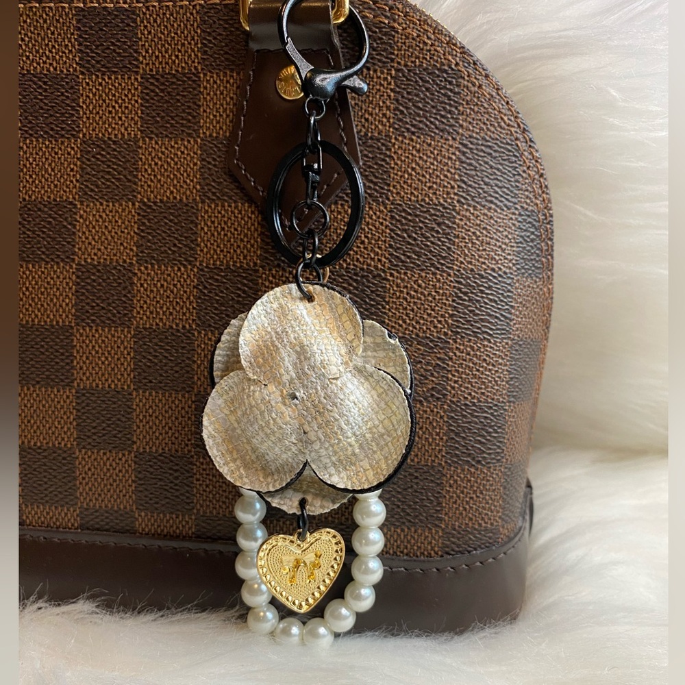 Camellia flower Bag Charm Keychain Pearl Strap Beige White Accessories New - Picture 2 of 5